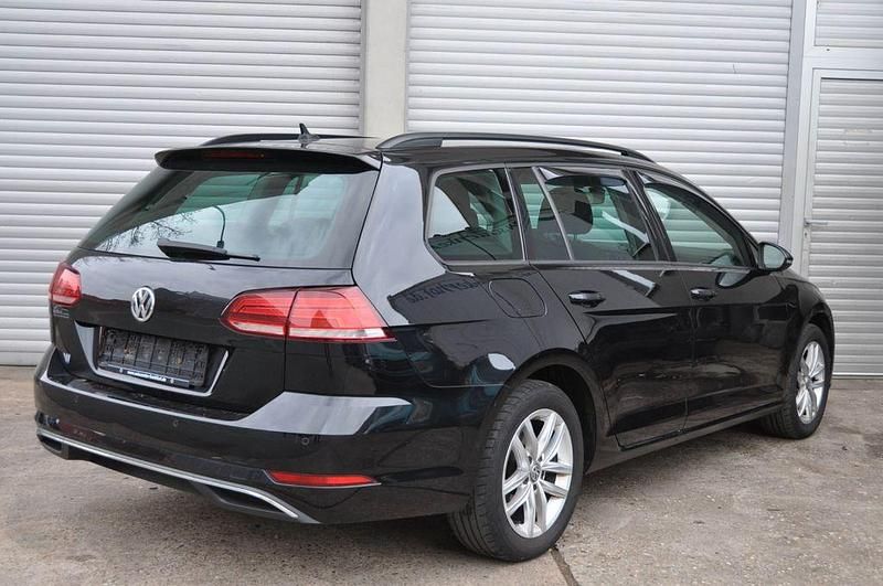 Gebraucht VW Golf VII 150 PS (110 kW) 2020 Deep black Kombi