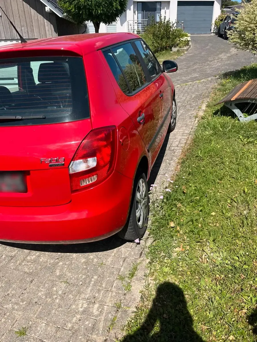 Gebraucht Skoda Fabia 60 PS (44 kW) 2010 Rot Kleinwagen