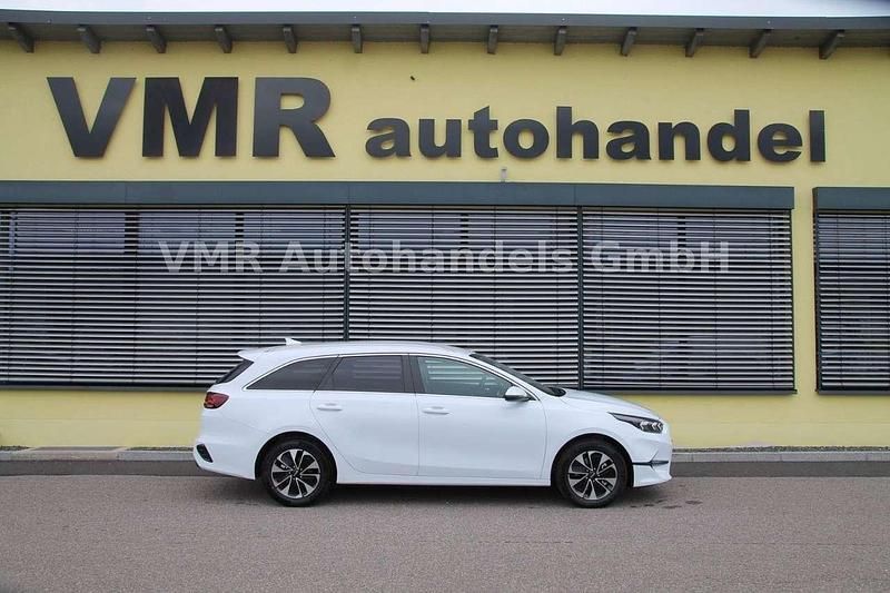 Weiß Neu 2025 Kia Ceed Sportswagon Kombi | 23.490 € (Guter Preis) - Bild 1/4