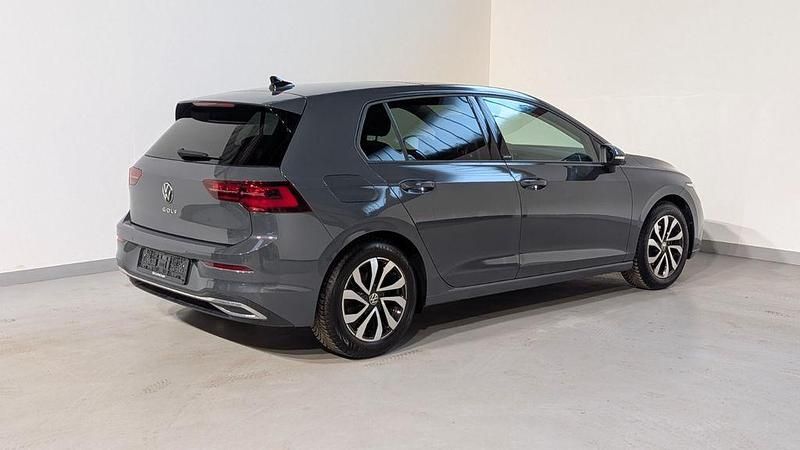 Gebraucht VW Golf VIII Active 150 PS (110 kW) 2022 Grau Limousine