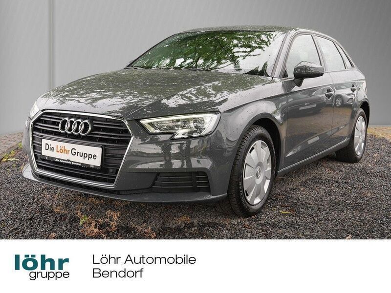 Nanograu metallic Gebraucht 2018 Audi A3 Sportback Basis Limousine | 15.980 € (Superpreis) - Bild 1/4