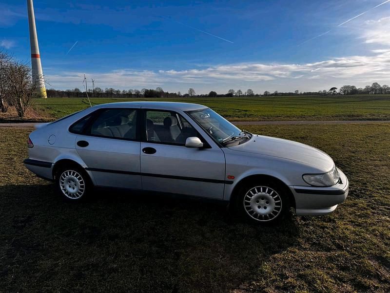 Gebraucht Saab 900 130 PS (95 kW) 1998 Silber Limousine