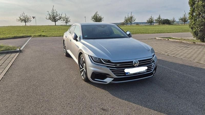 Silber Gebraucht 2018 VW Arteon R-line Limousine | 22.999 € (Fairer Preis) - Bild 1/4