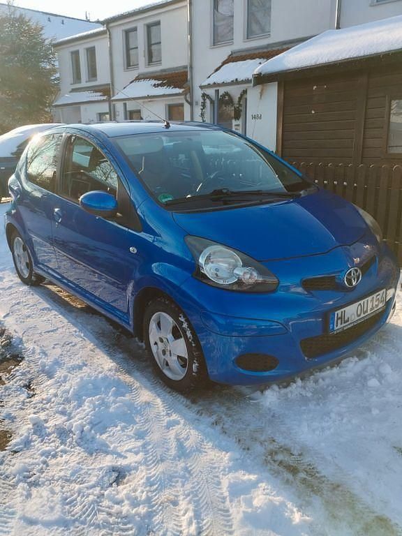 Gebraucht Toyota Aygo 68 PS (50 kW) 2009 Blau Kleinwagen