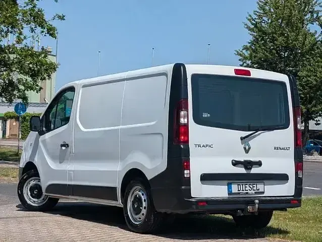Gebraucht Renault Trafic Komfort 121 PS (88 kW) 2018 Weiß Van / Kleinbus