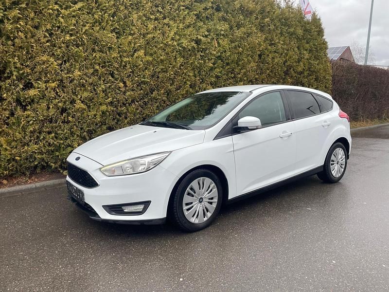 Gebraucht Ford Focus 120 PS (88 kW) 2015 Weiß Limousine