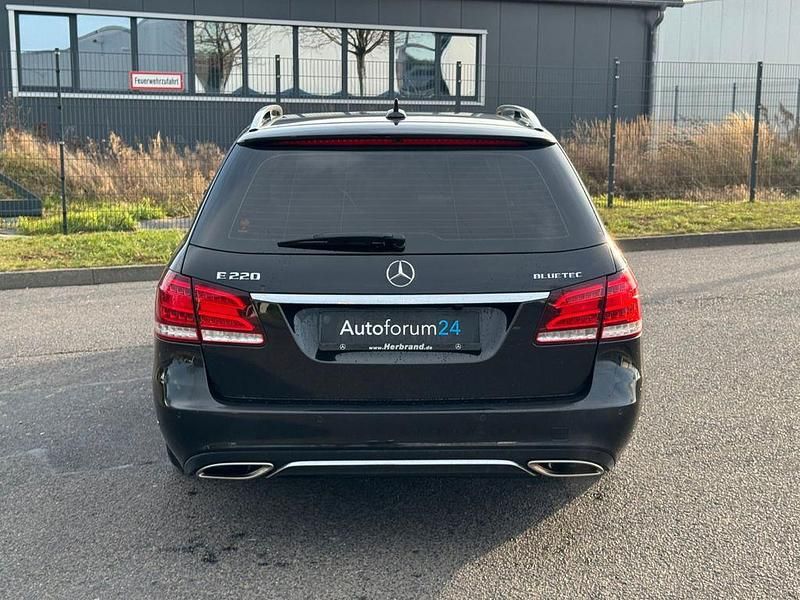 Gebraucht Mercedes E220 170 PS (125 kW) 2016 Schwarz Kombi