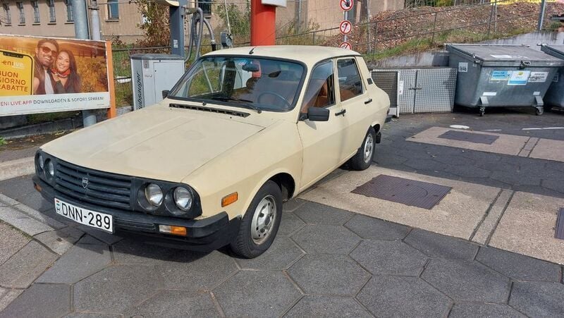 Beige Gebraucht 1987 Dacia 1310 Limousine | 5.990 € - Bild 1/4