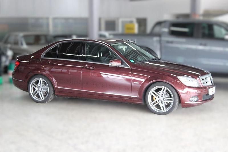 Rot Gebraucht 2009 Mercedes C230 Avantgarde Limousine | 9.950 € (Etwas zu teuer) - Bild 1/4