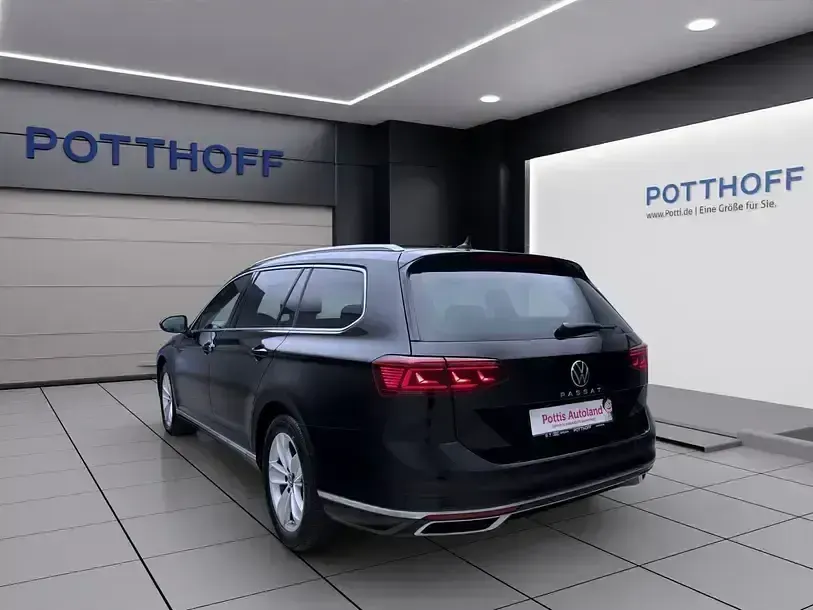 Gebraucht VW Passat Elegance 190 PS (139 kW) 2022 Deep black perleffekt Kombi