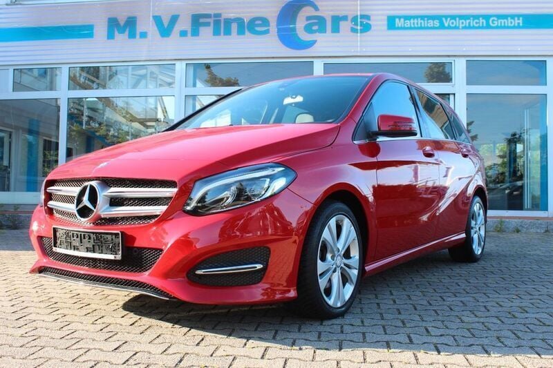 Rot Gebraucht 2016 Mercedes B180 Van / Kleinbus | 16.600 € (Fairer Preis) - Bild 1/4