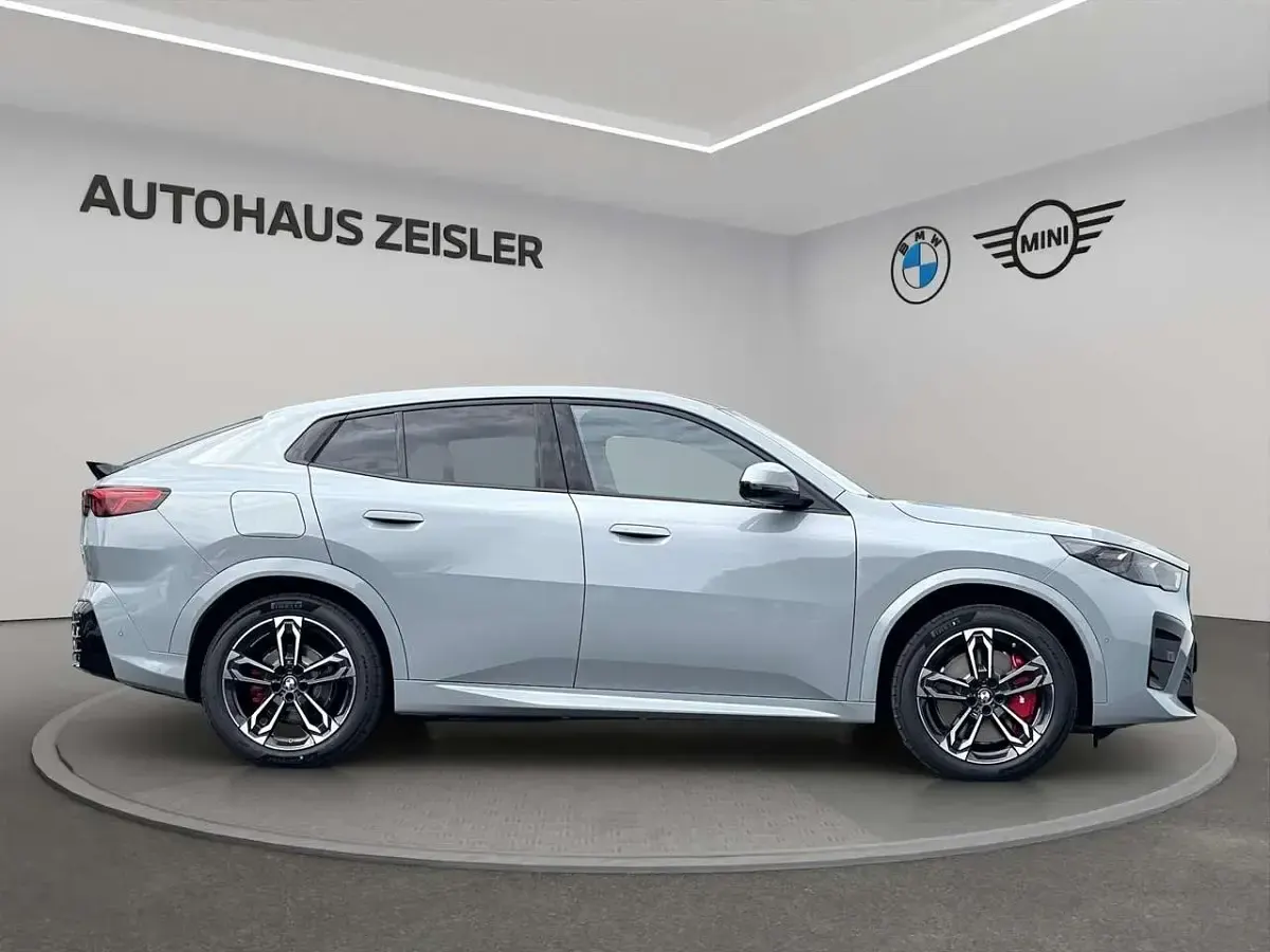 Neu BMW iX2 Performance 230 kW (313 PS) 2025 M brooklyn grau SUV