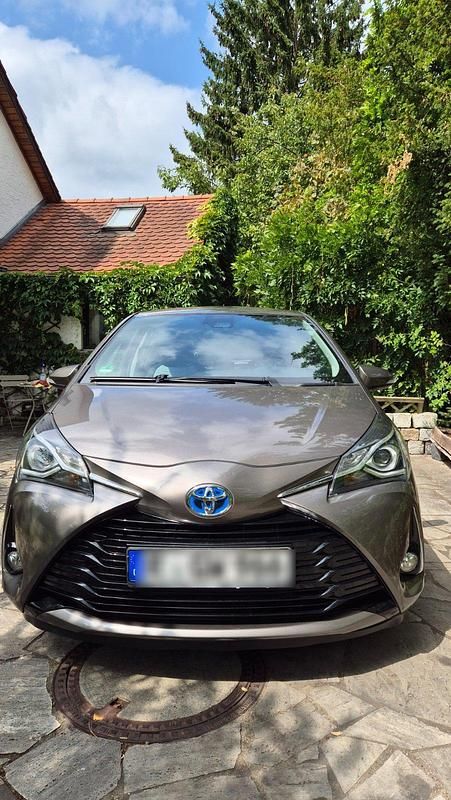 Gebraucht 2018 Toyota Yaris Hybrid Team Kleinwagen | 11.900 € (Guter Preis) - Bild 1/4