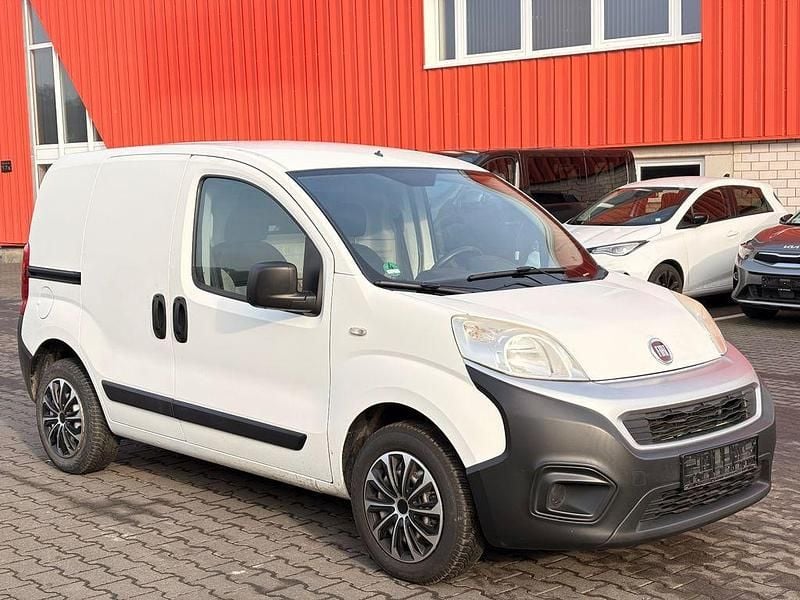 Gebraucht Fiat Fiorino 80 PS (58 kW) 2017 Weiß Van / Kleinbus