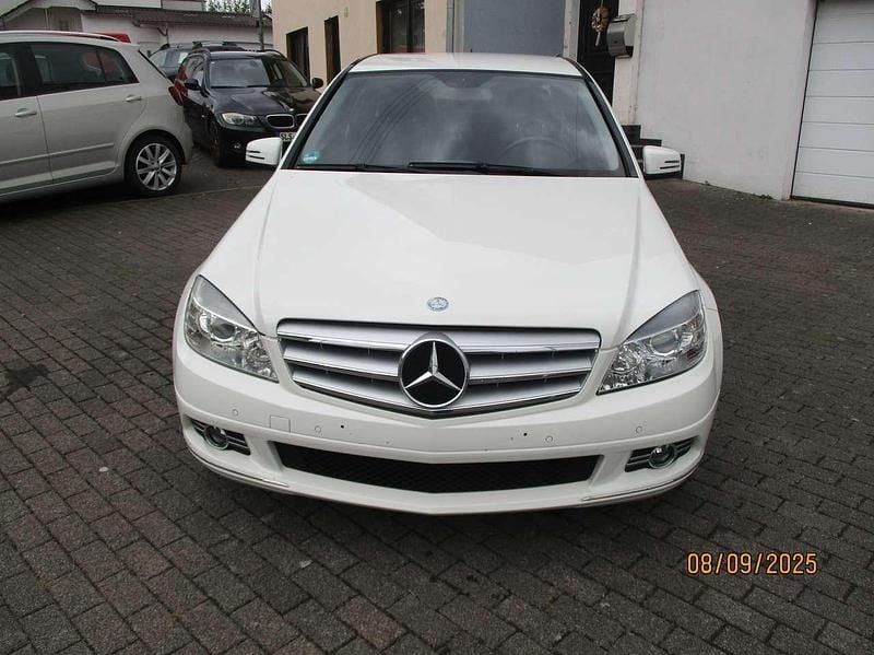 Weiß Gebraucht 2009 Mercedes C180 Avantgarde Limousine | 7.800 € (Fairer Preis) - Bild 1/4
