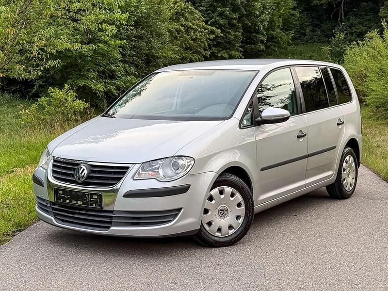 Silber Gebraucht 2010 VW Touran Van / Kleinbus | 2.899 € (Fairer Preis) - Bild 1/4