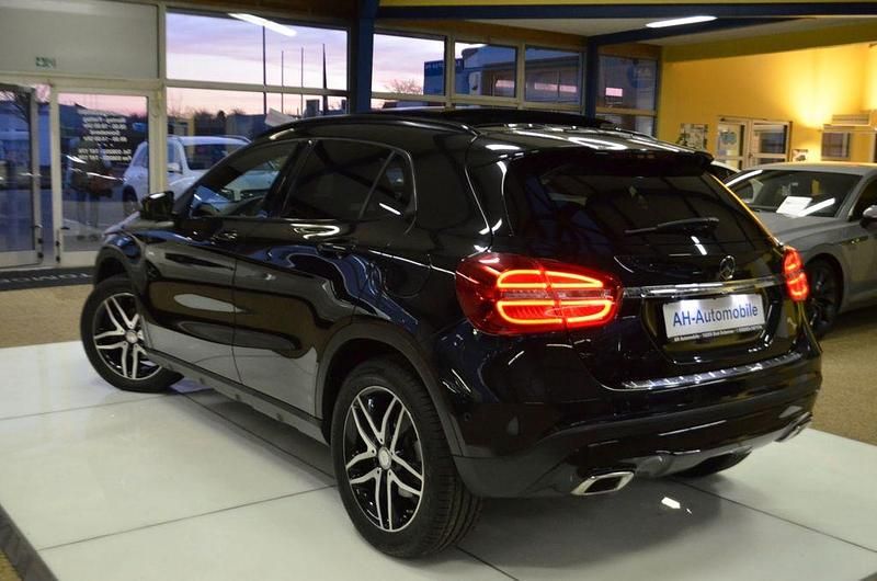 Gebraucht Mercedes GLA200 136 PS (100 kW) 2017 Schwarz SUV