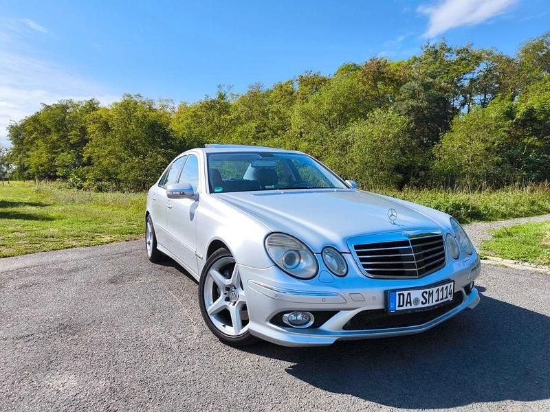 Silber Gebraucht 2006 Mercedes E500 Avantgarde Limousine | 9.400 € (Teuer) - Bild 1/4