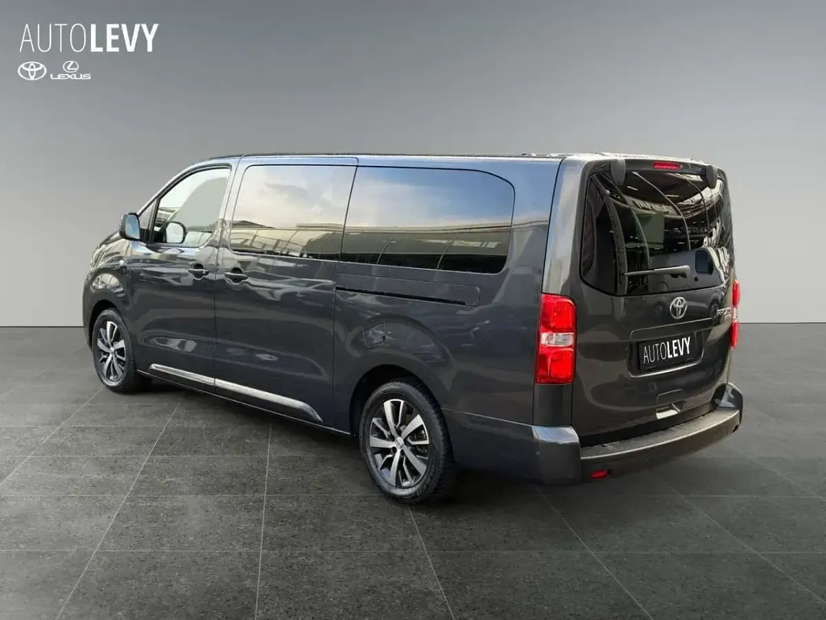 Gebraucht Toyota Proace Verso 177 PS (130 kW) 2025 Grau Kombi