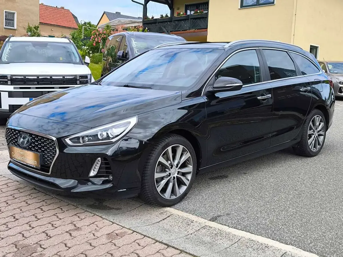 Gebraucht Hyundai i30 Premium 140 PS (102 kW) 2018 Phantom black Kombi