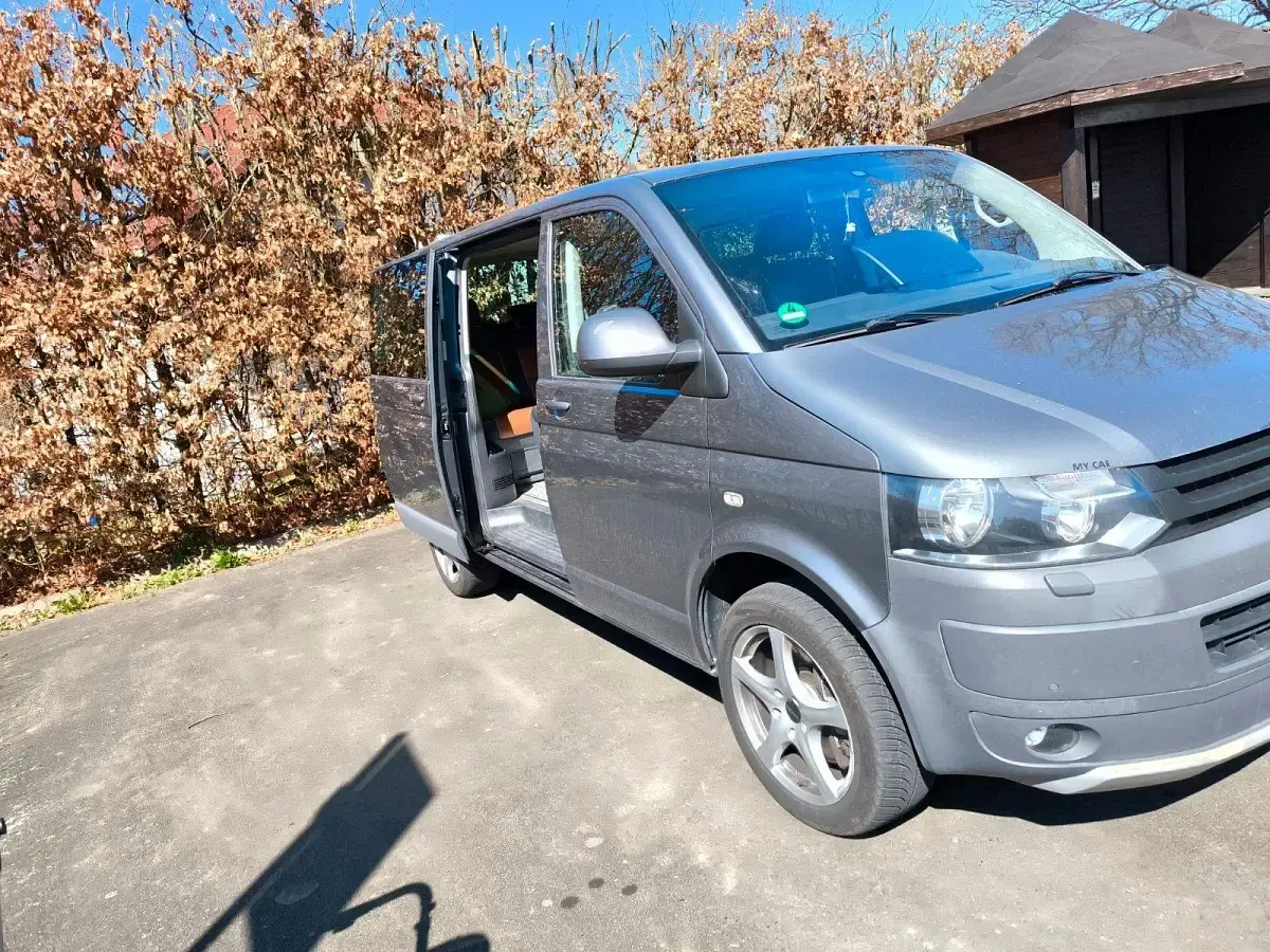 Gebraucht VW Multivan 179 PS (131 kW) 2011 Grau Van / Kleinbus