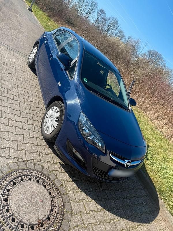 Usata Opel Astra 110 CV (80 kW) 2013 Blu Berlina