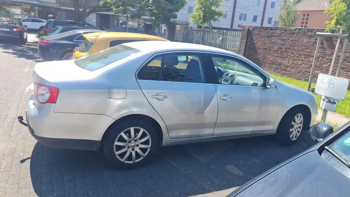 Gebraucht VW Jetta 140 PS (102 kW) 2007 Grau Limousine
