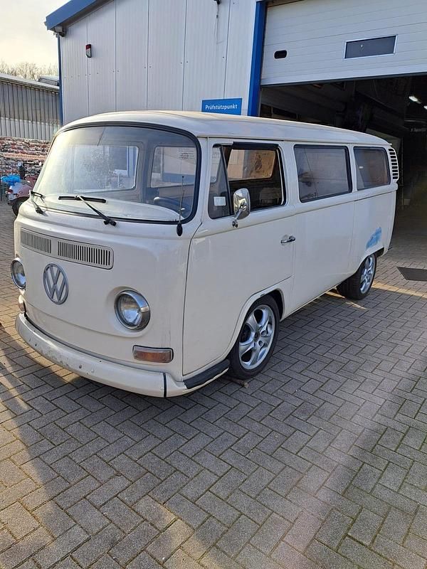 Beige Gebraucht 1972 VW T2 Van | 23.000 € - Bild 1/4