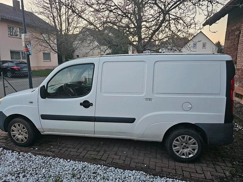 Gebraucht Fiat Doblò 90 PS (66 kW) 2008 Weiß Van / Kleinbus