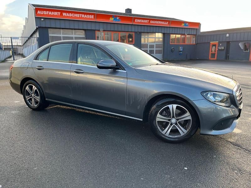 Gebraucht Mercedes E220 194 PS (142 kW) 2016 Grau Limousine