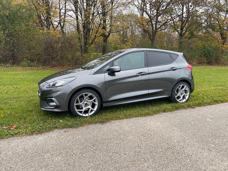 Grau Gebraucht 2019 Ford Fiesta ST Kleinwagen | 16.000 € (Guter Preis) - Bild 1/4