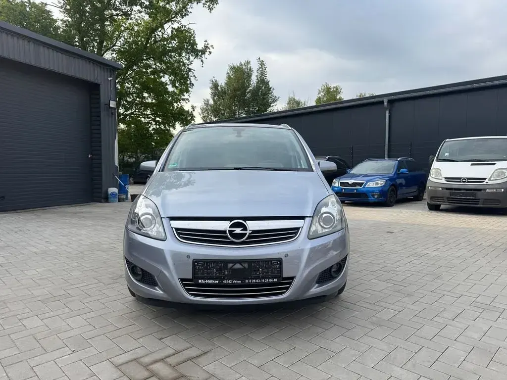 Gebraucht Opel Zafira Innovation 116 PS (85 kW) 2009 Silber Van / Kleinbus