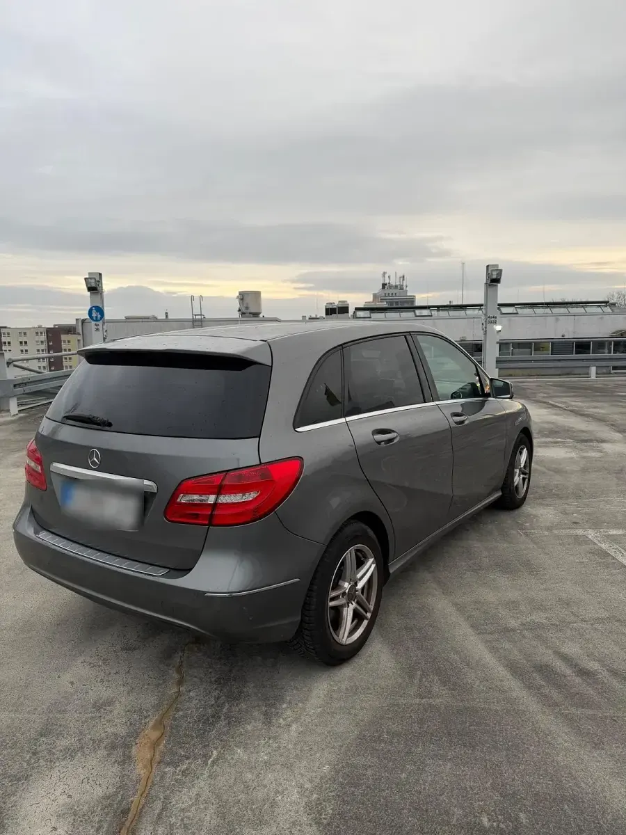 Gebraucht Mercedes B200 136 PS (100 kW) 2012 Grau Kleinwagen