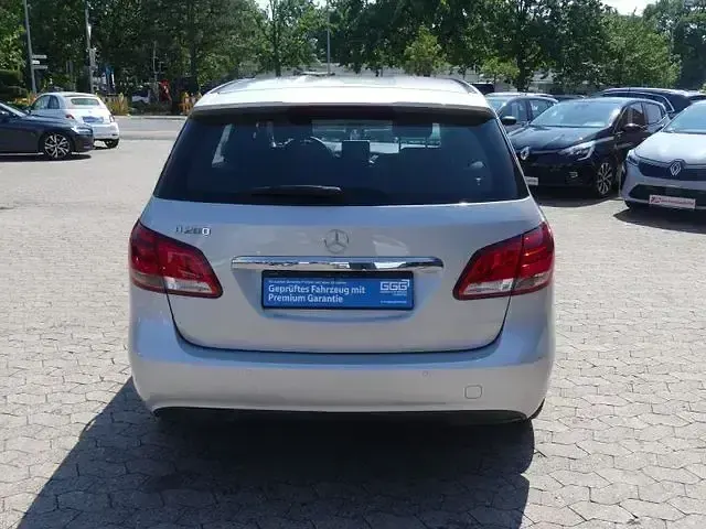 Gebraucht Mercedes B200 156 PS (114 kW) 2017 Silber Kleinwagen