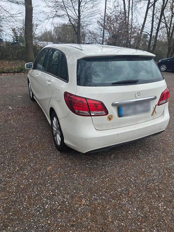 Gebraucht Mercedes 200 136 PS (100 kW) 2016 Weiß Limousine