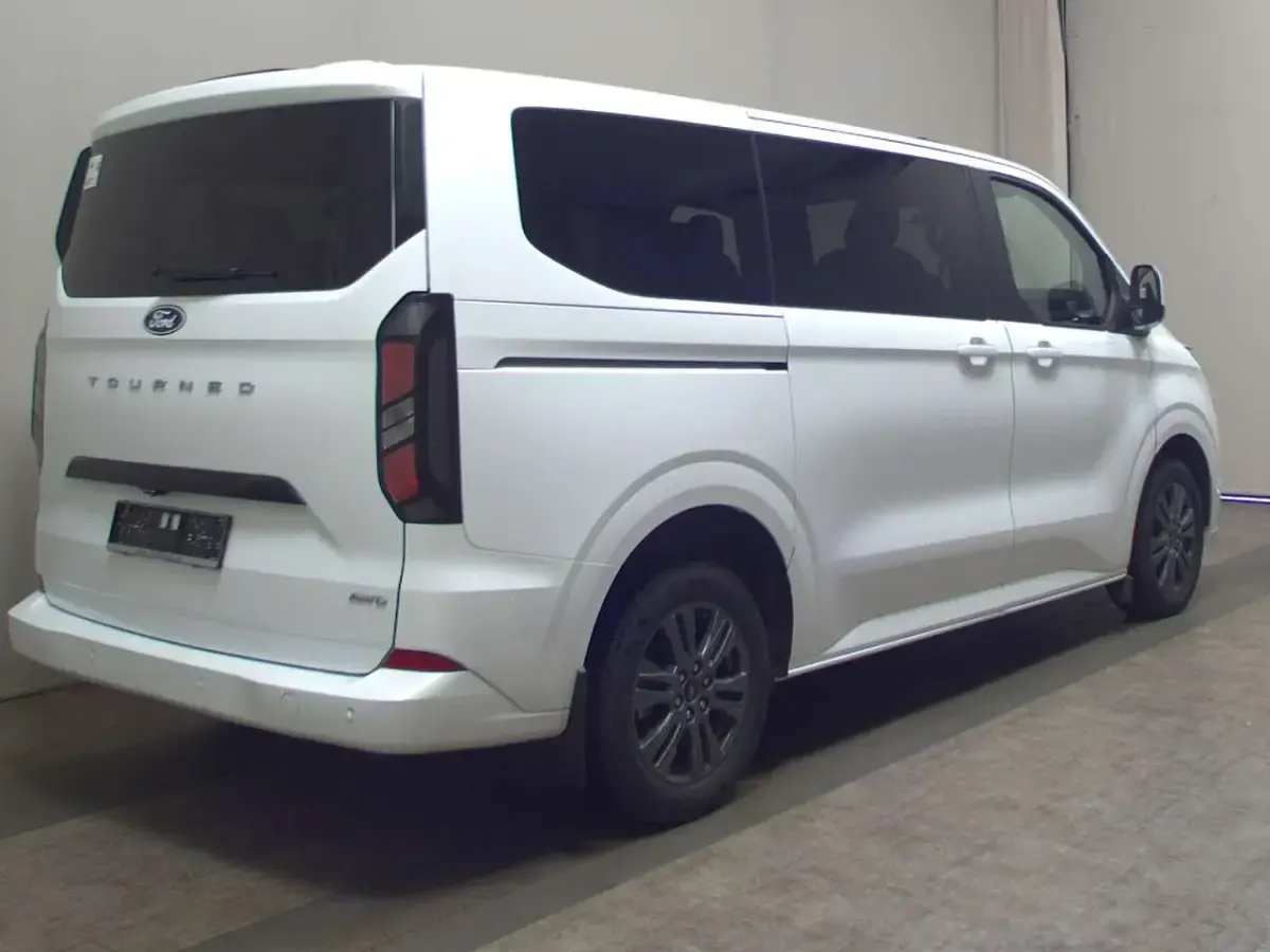 Gebraucht Ford Tourneo Custom Titanium 136 PS (100 kW) 2024 Weiß Van