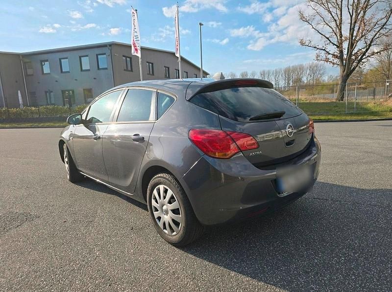 Grau Gebraucht 2011 Opel Astra Kleinwagen | 3.000 € (Guter Preis) - Bild 1/4