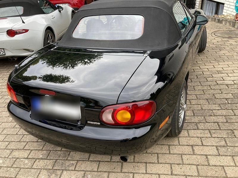 Second-hand Mazda MX5 110 CP (80 kW) 1998 Negru Cabrio