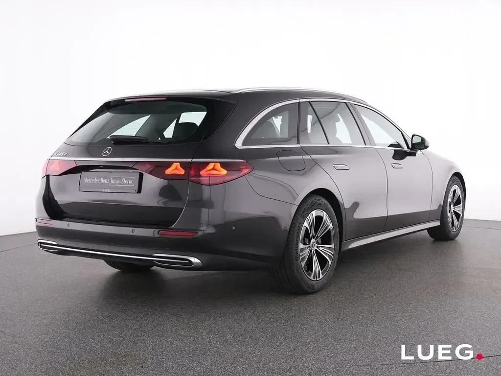 Gebraucht Mercedes E220 Avantgarde 197 PS (144 kW) 2025 Grau Limousine