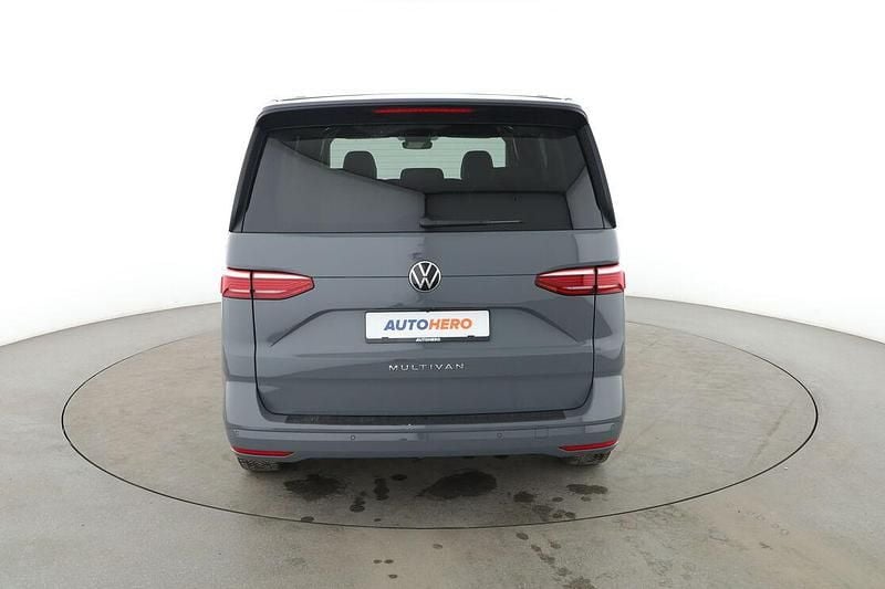 Gebraucht VW Multivan 136 PS (100 kW) 2024 Grau Van