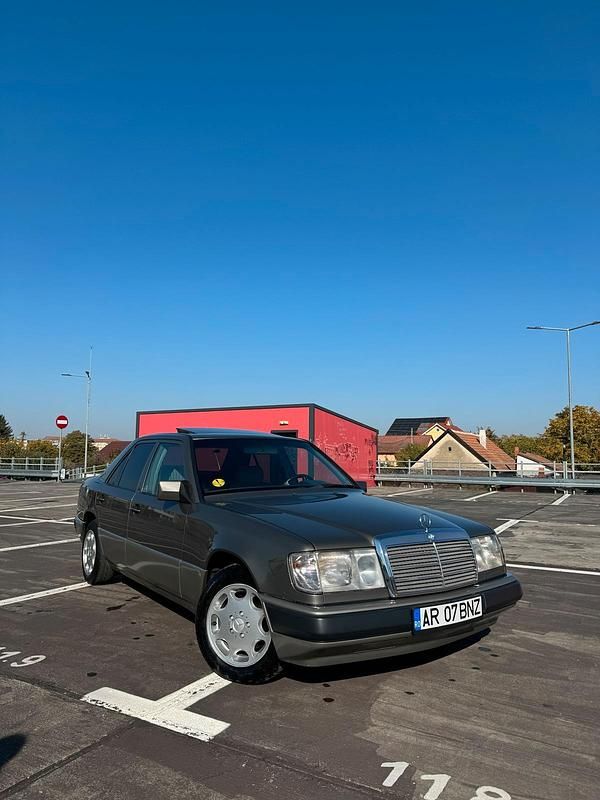 Gebraucht Mercedes 200 74 PS (54 kW) 1992 Braun Limousine