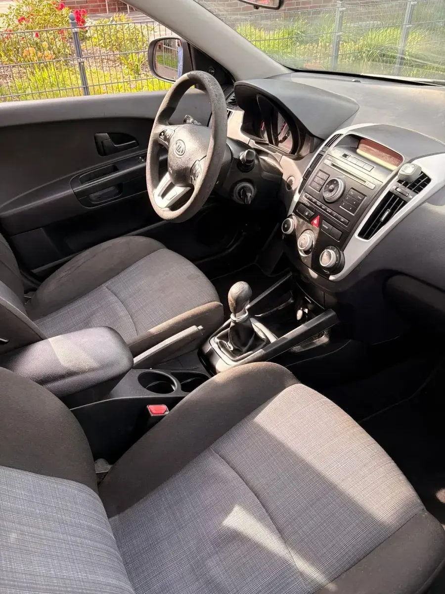 Usado Kia Ceed 80 HP (58 kW) 2011 Cinzento Citadino