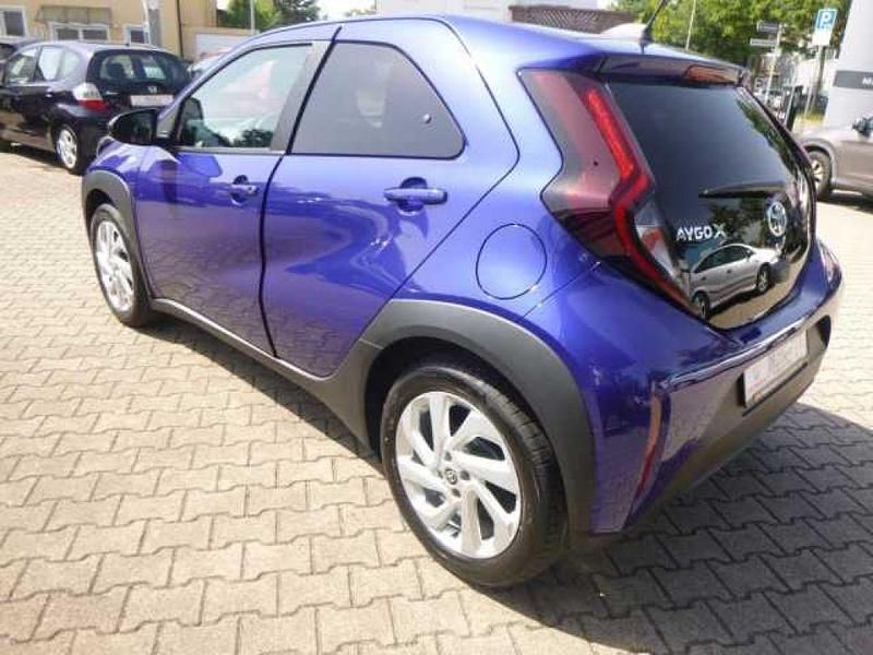 Gebraucht Toyota Aygo Active 72 PS (52 kW) 2024 Silver grau (metallic) Kleinwagen