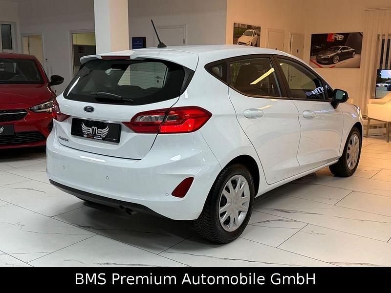 Gebraucht Ford Fiesta 101 PS (74 kW) 2018 Weiß Kleinwagen