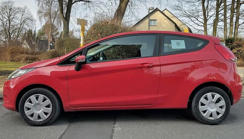 Gebraucht Ford Fiesta Ambiente 60 PS (44 kW) 2009 Rot Kleinwagen