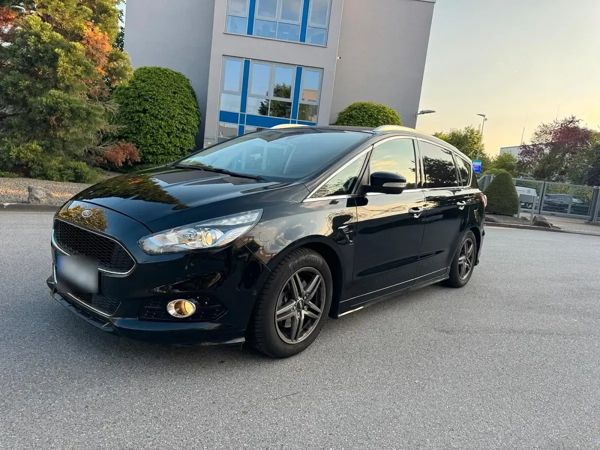 Używany Ford S-MAX S 151 KM (111 kW) 2016 Czarny Minivan