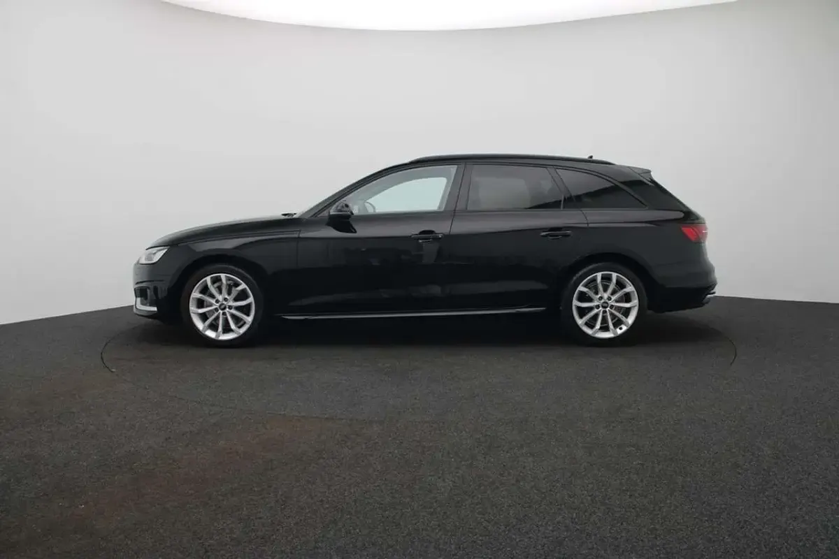 Gebraucht Audi A4 Advanced Plus 163 PS (119 kW) 2023 Brillantschwarz Kombi
