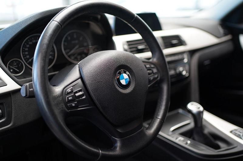 Gebraucht BMW 318 Advantage 150 PS (110 kW) 2018 Weiß Kombi