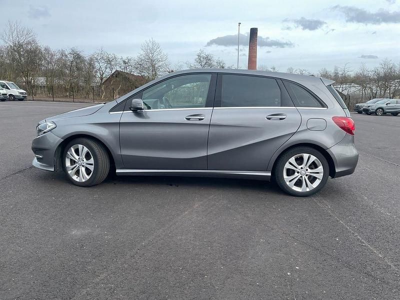 Gebraucht Mercedes B200 136 PS (100 kW) 2016 Grau Van / Kleinbus