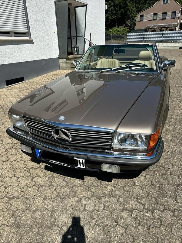 Gold Gebraucht 1984 Mercedes S560 Limousine | 56.000 € - Bild 1/4